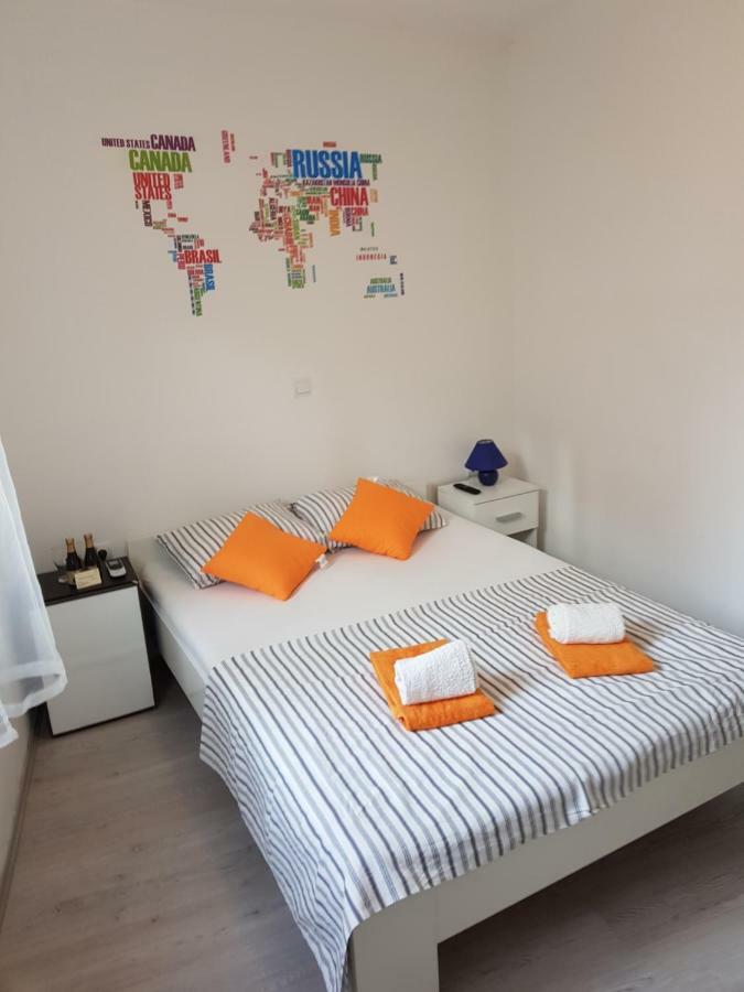Micro Rooms Šibenik Exterior foto